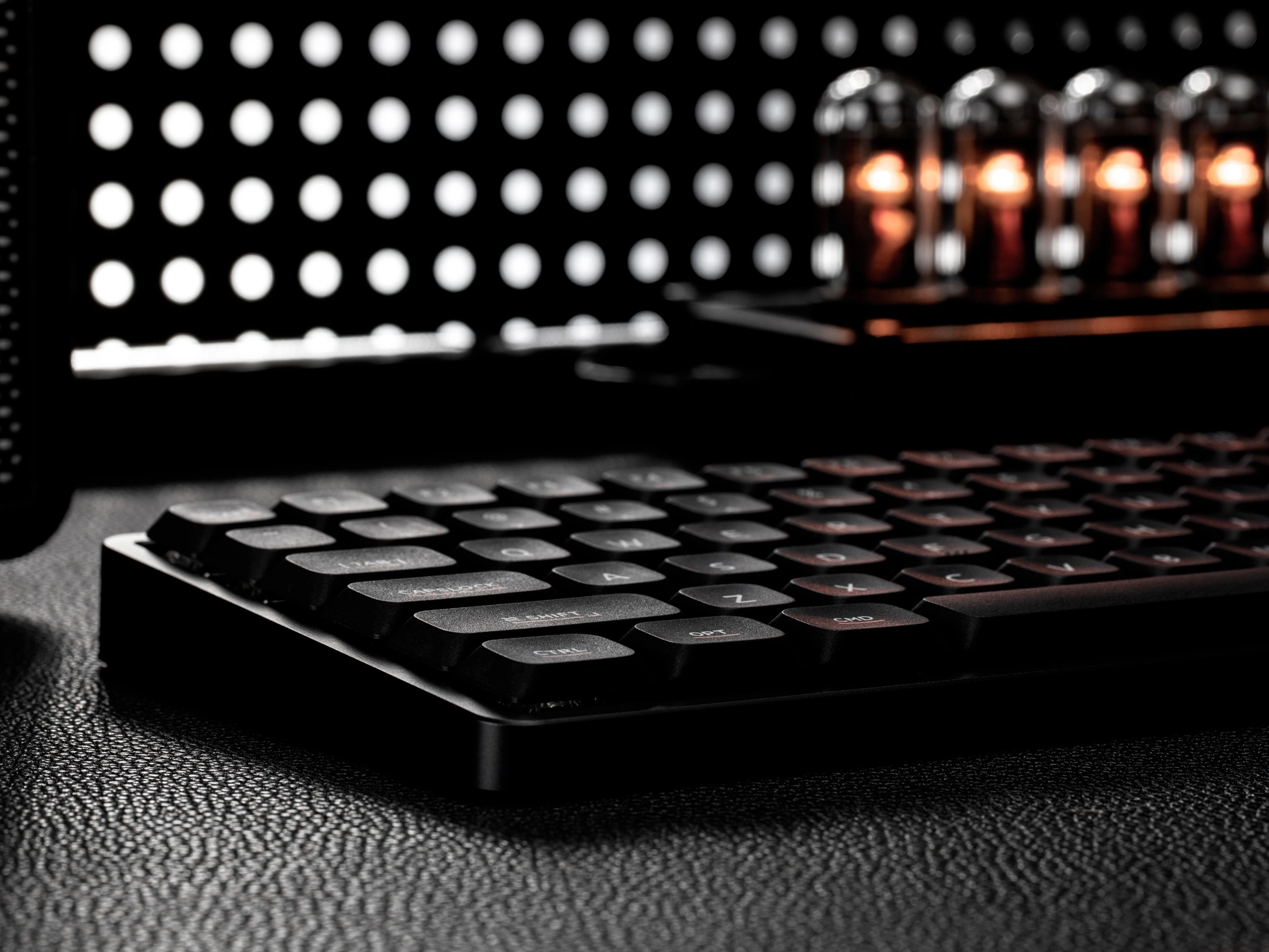 ban phim co iqunix magi75 low profile aluminum shadow black 4 1